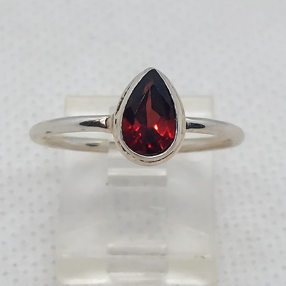 Ring sterling silver Garnet size‎ 8.25